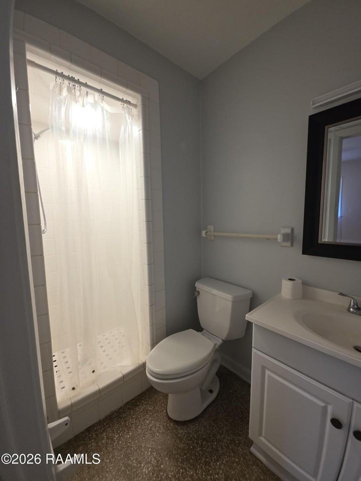 203 Elmwood Dr - Photo 7 of 10