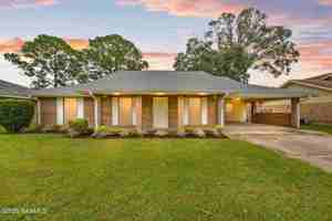 featured image of 102 Wisteria Dr