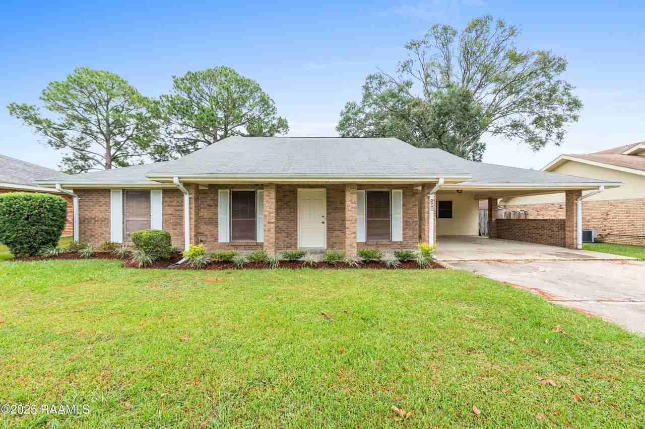 102 Wisteria Dr - Photo 2 of 32