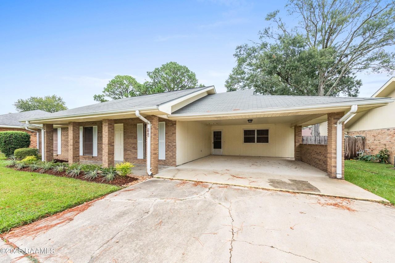 102 Wisteria Dr - Photo 3 of 32
