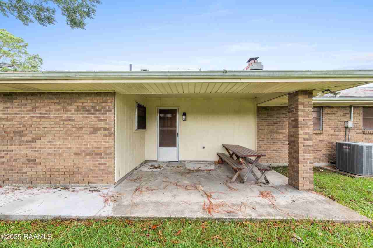 102 Wisteria Dr - Photo 7 of 32