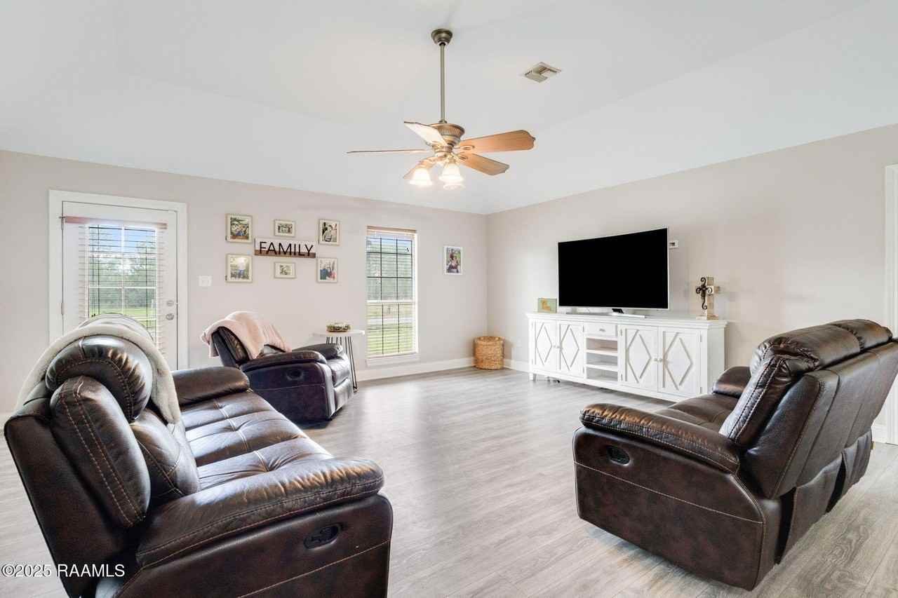 1064 Oleaus Champagne Sr Rd - Photo 4 of 18
