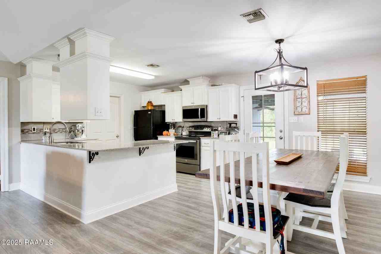 1064 Oleaus Champagne Sr Rd - Photo 5 of 18