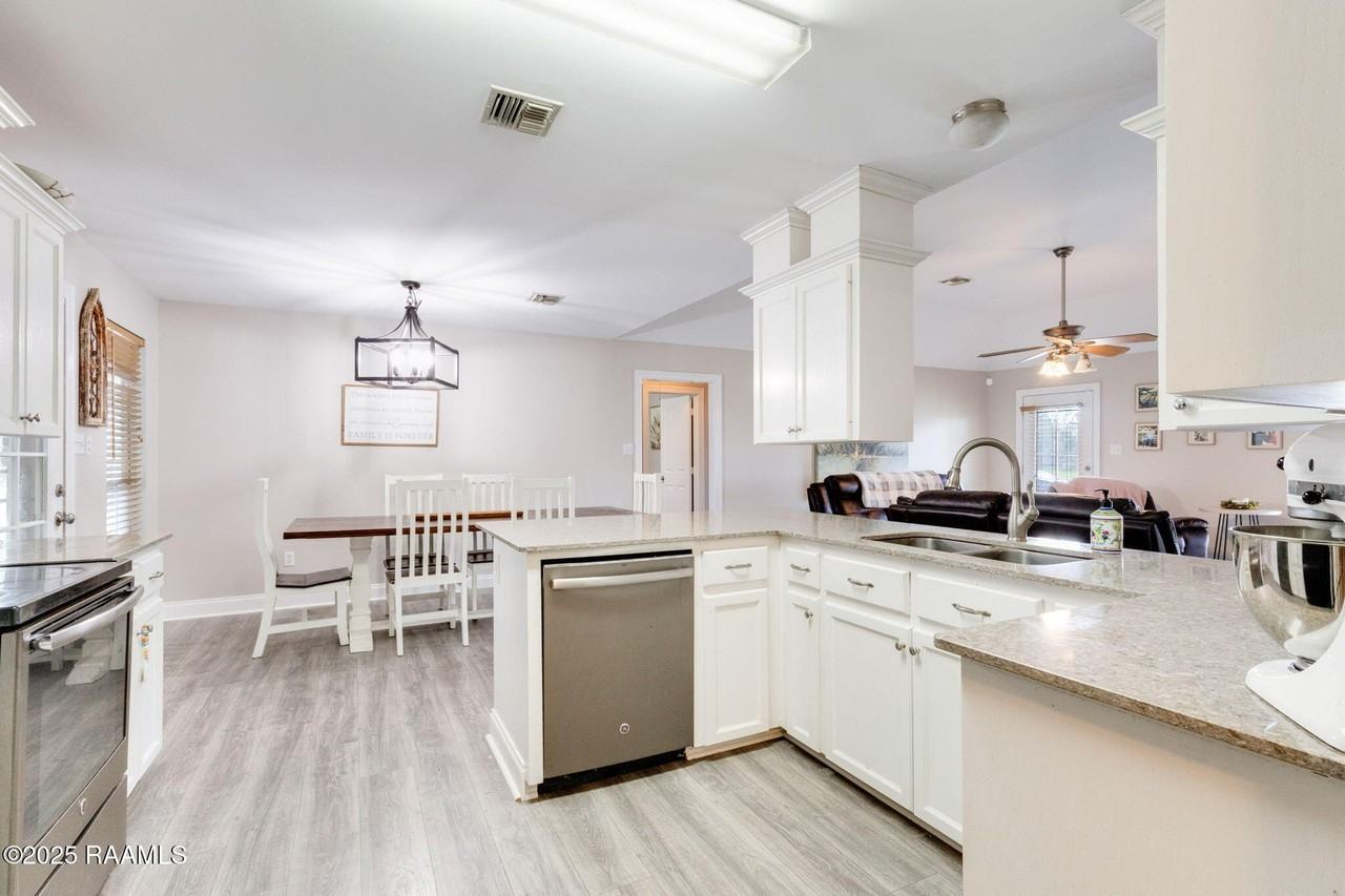 1064 Oleaus Champagne Sr Rd - Photo 7 of 18