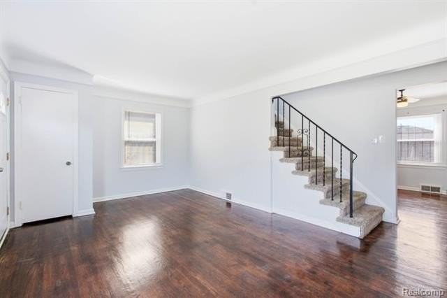 10517 Curtis St - Photo 4 of 16