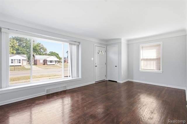 10517 Curtis St - Photo 5 of 16