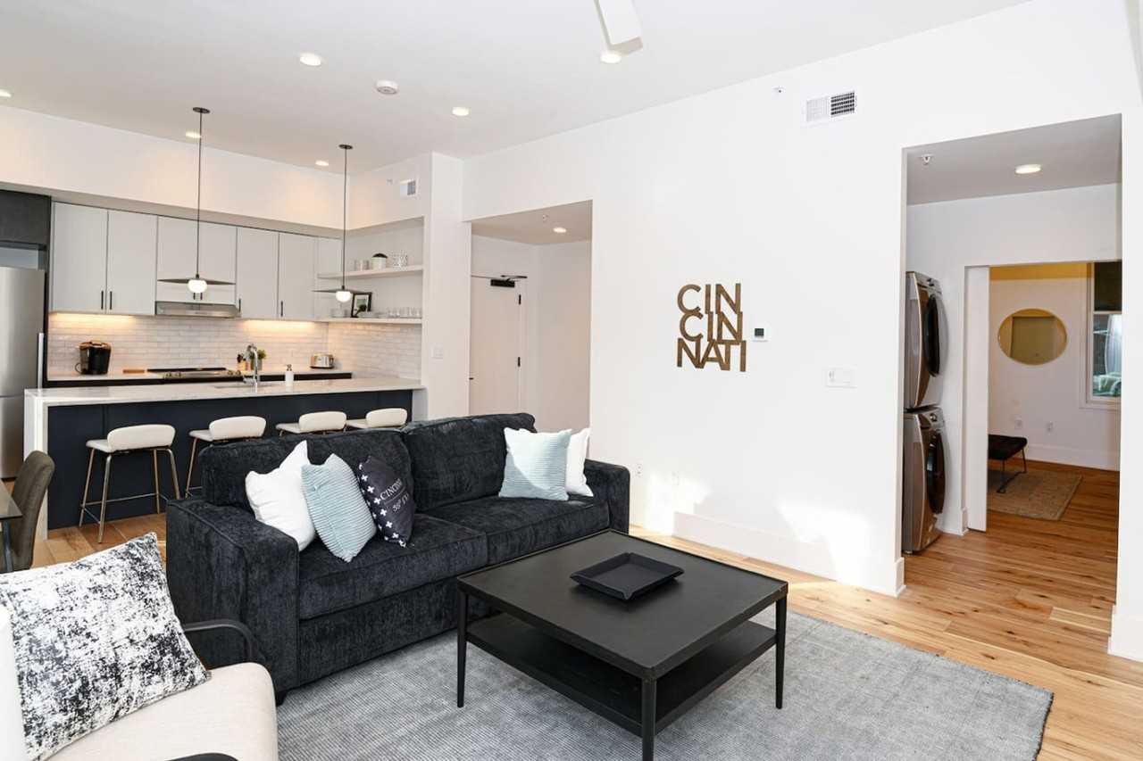 50 E Court St #1624840P - Photo 2 of 21