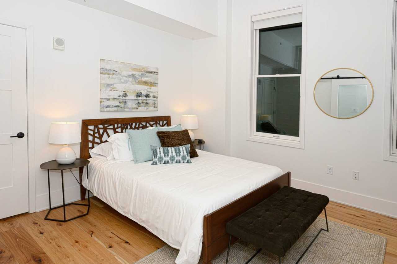 50 E Court St #1624840P - Photo 3 of 21