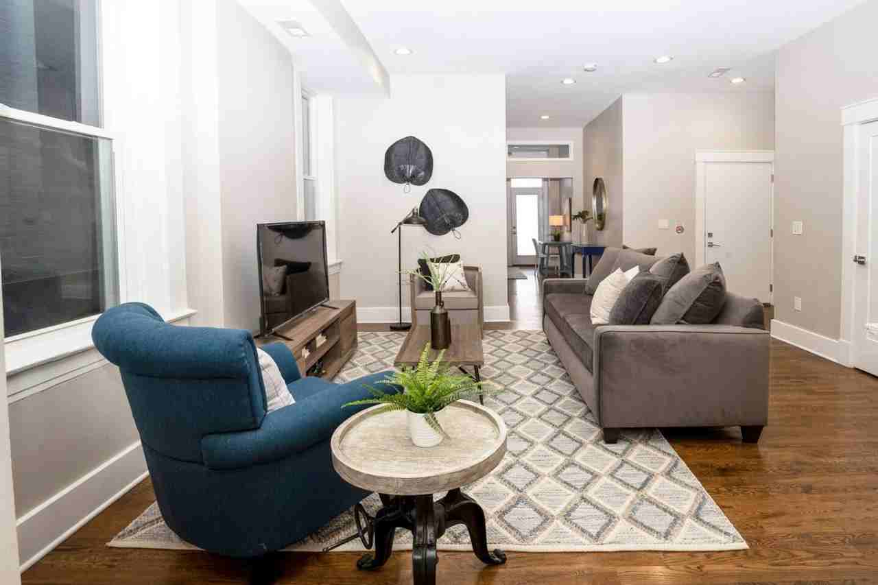 800 Broadway St #1624839P - Photo 2 of 37