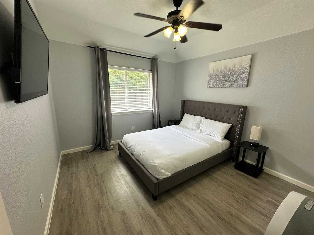 2506 Spring Hill Ln #1624494P - Photo 3 of 31