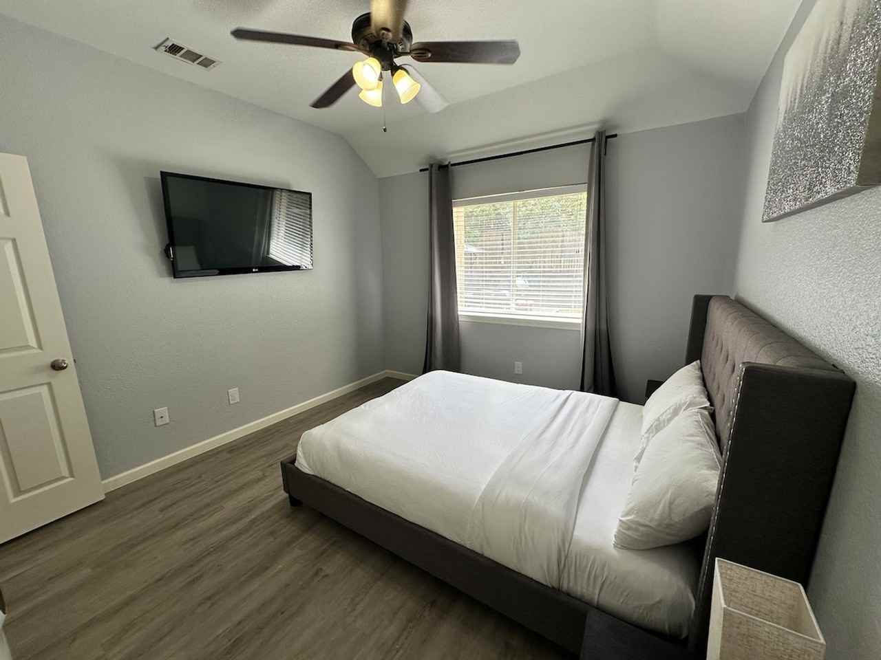 2506 Spring Hill Ln #1624494P - Photo 4 of 31