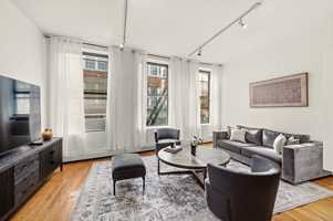 featured image of 148 Baxter St