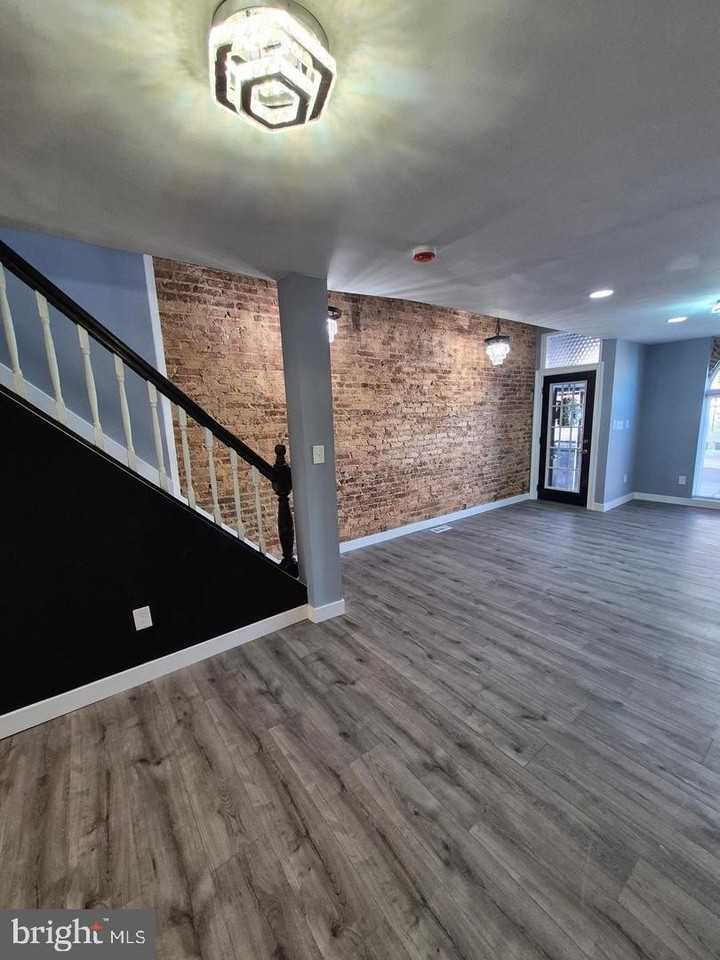 1816 N Washington St - Photo 5 of 50