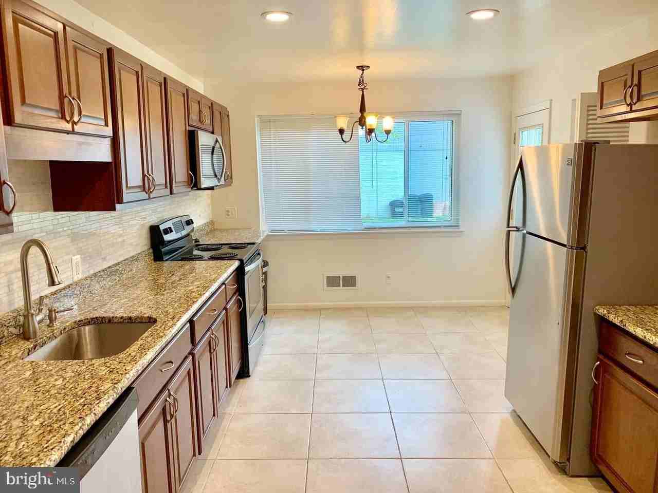 6414 Wilson Ln - Photo 6 of 32