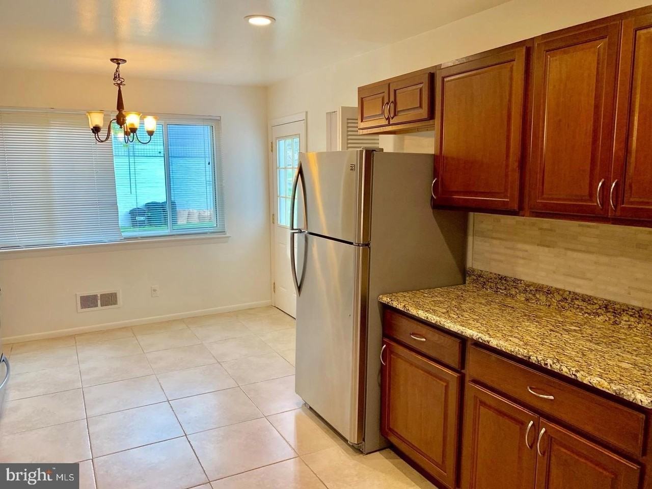 6414 Wilson Ln - Photo 7 of 32