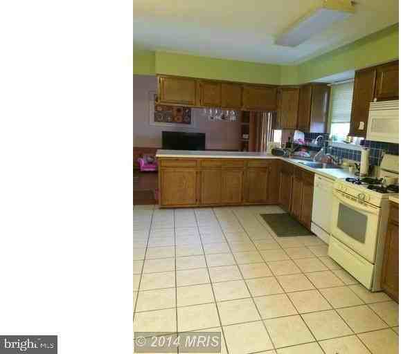 10701 Meynell Ct - Photo 3 of 11