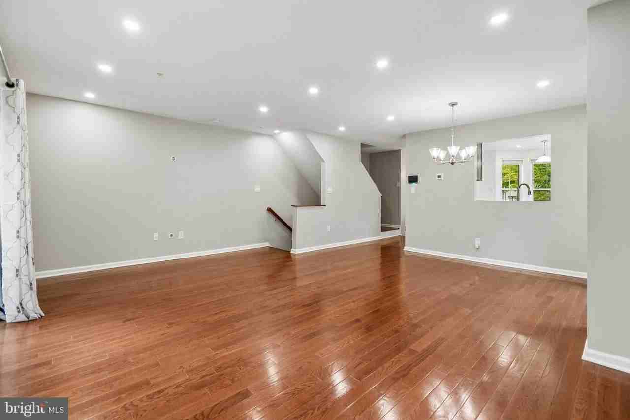 10737 Kitchener Ct - Photo 4 of 24