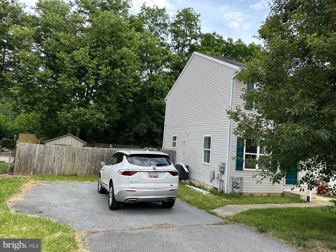 241 Merrbaugh Dr - Photo 2 of 16