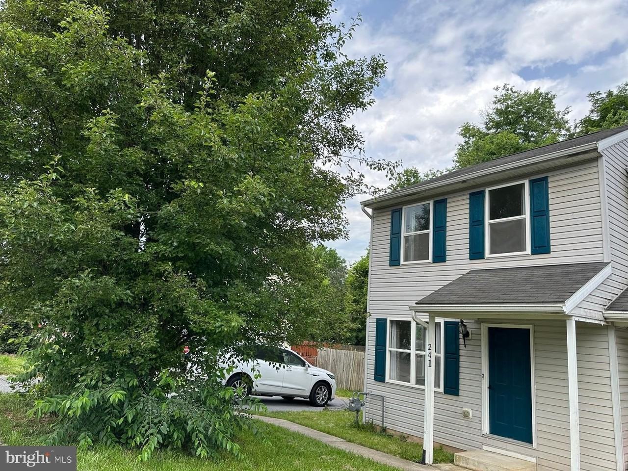 241 Merrbaugh Dr - Photo 3 of 16