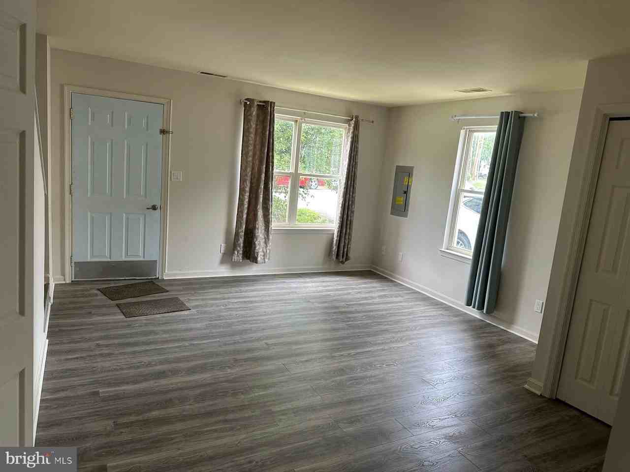 241 Merrbaugh Dr - Photo 4 of 16