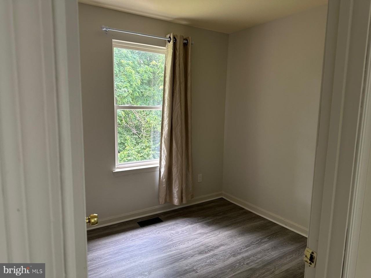241 Merrbaugh Dr - Photo 5 of 16