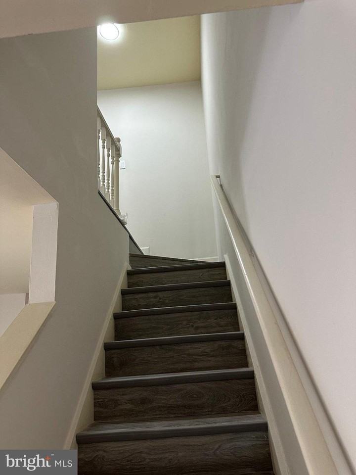 241 Merrbaugh Dr - Photo 6 of 16