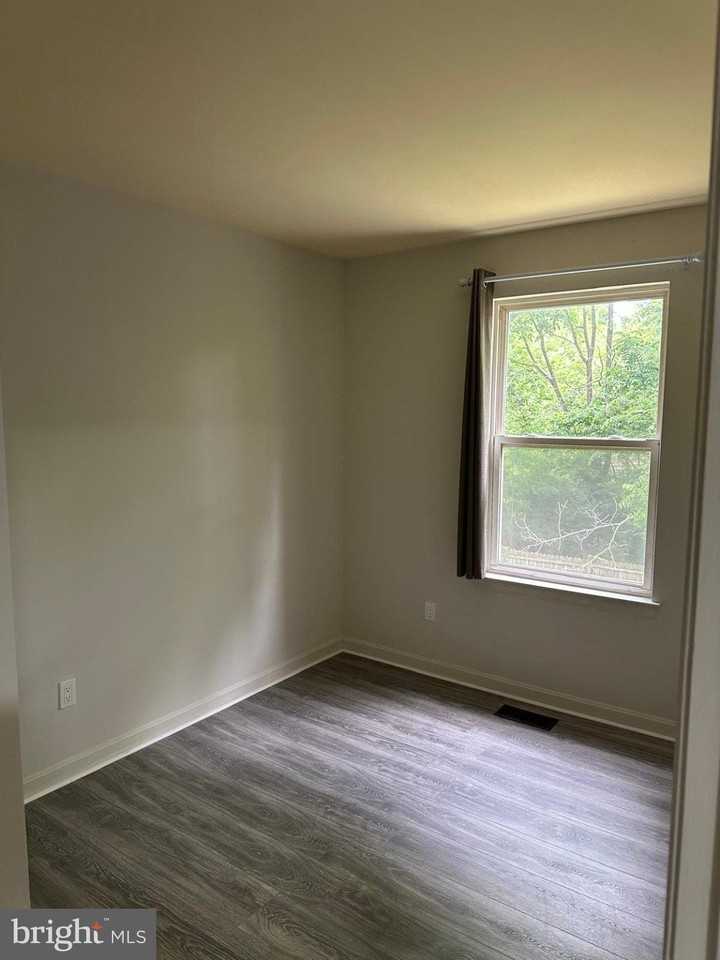 241 Merrbaugh Dr - Photo 7 of 16