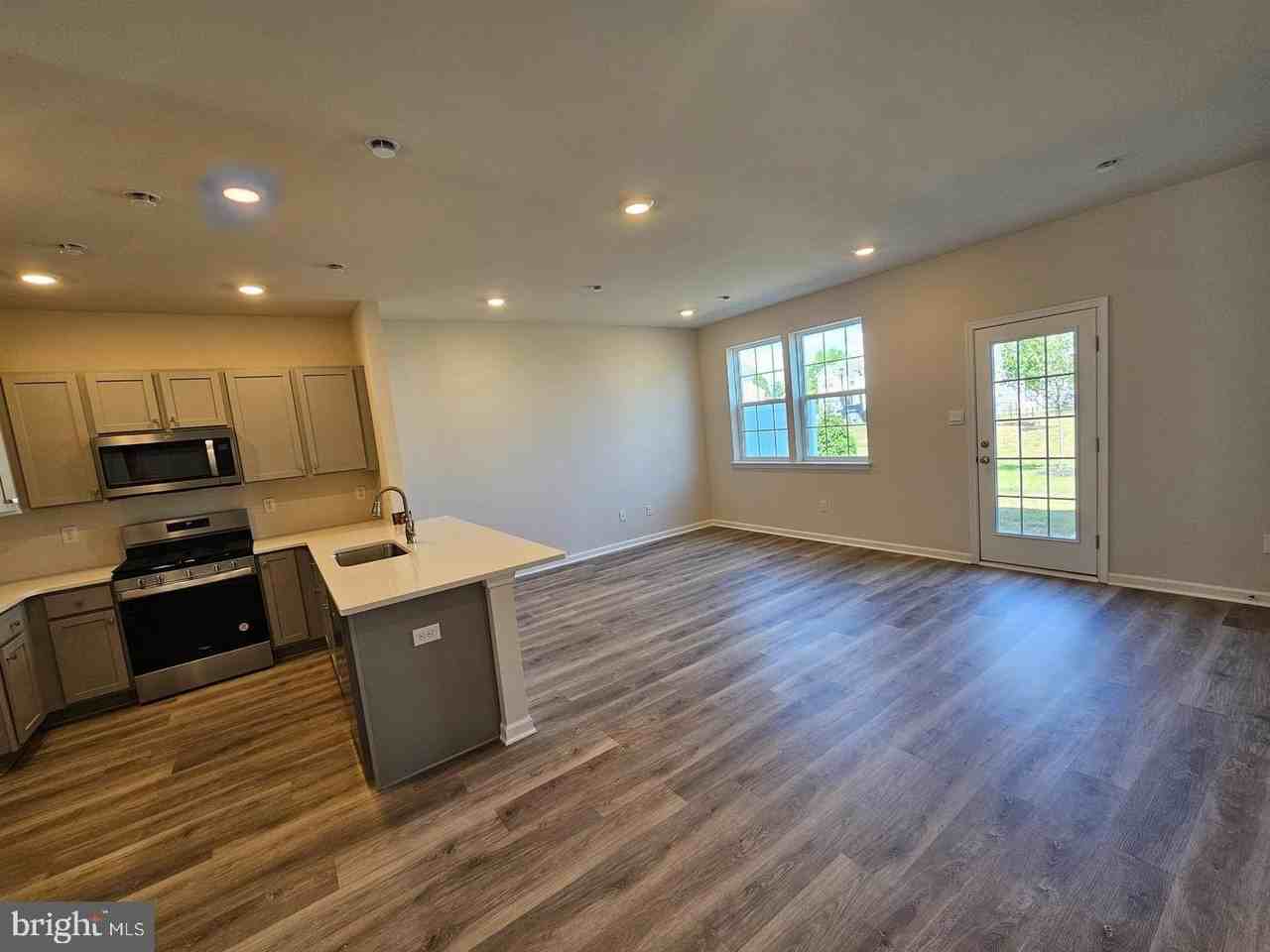 40 Elliot Ln - Photo 3 of 27