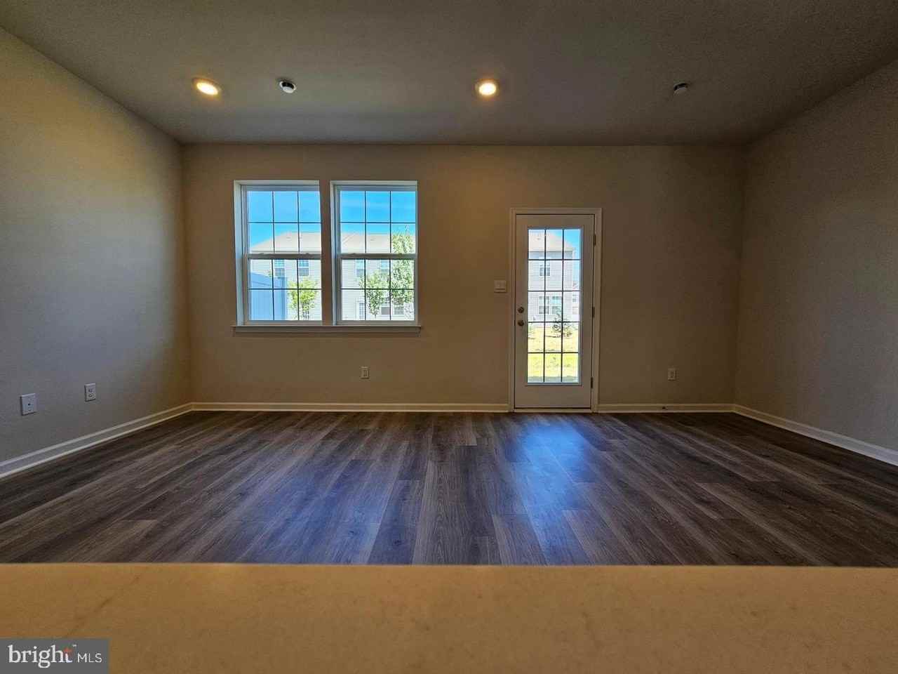 40 Elliot Ln - Photo 4 of 27