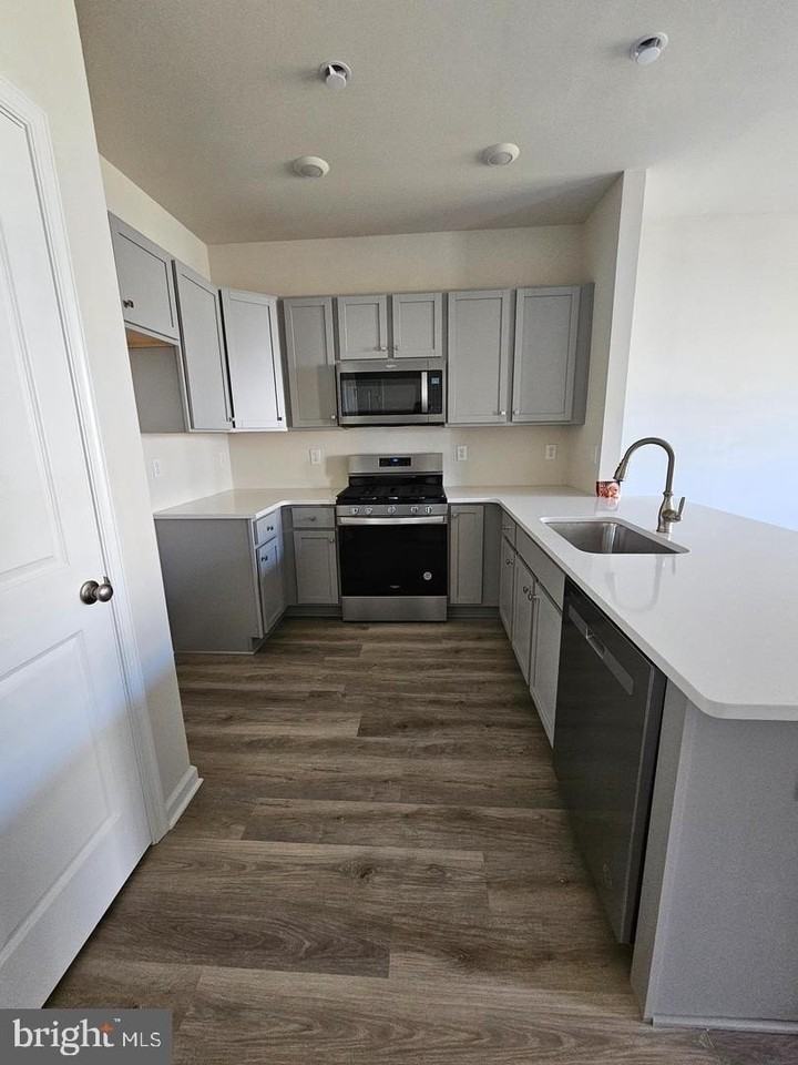 40 Elliot Ln - Photo 5 of 27