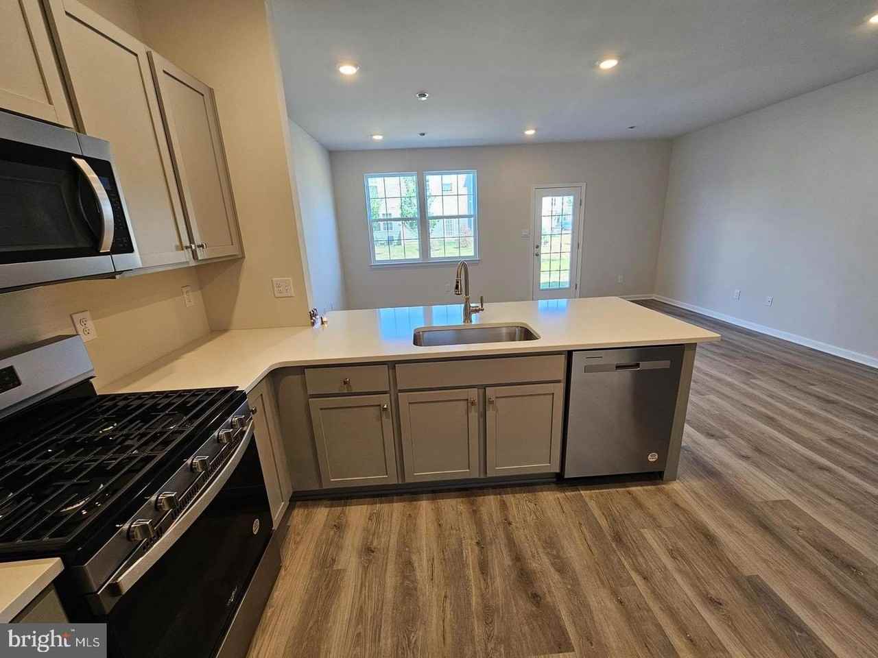 40 Elliot Ln - Photo 7 of 27
