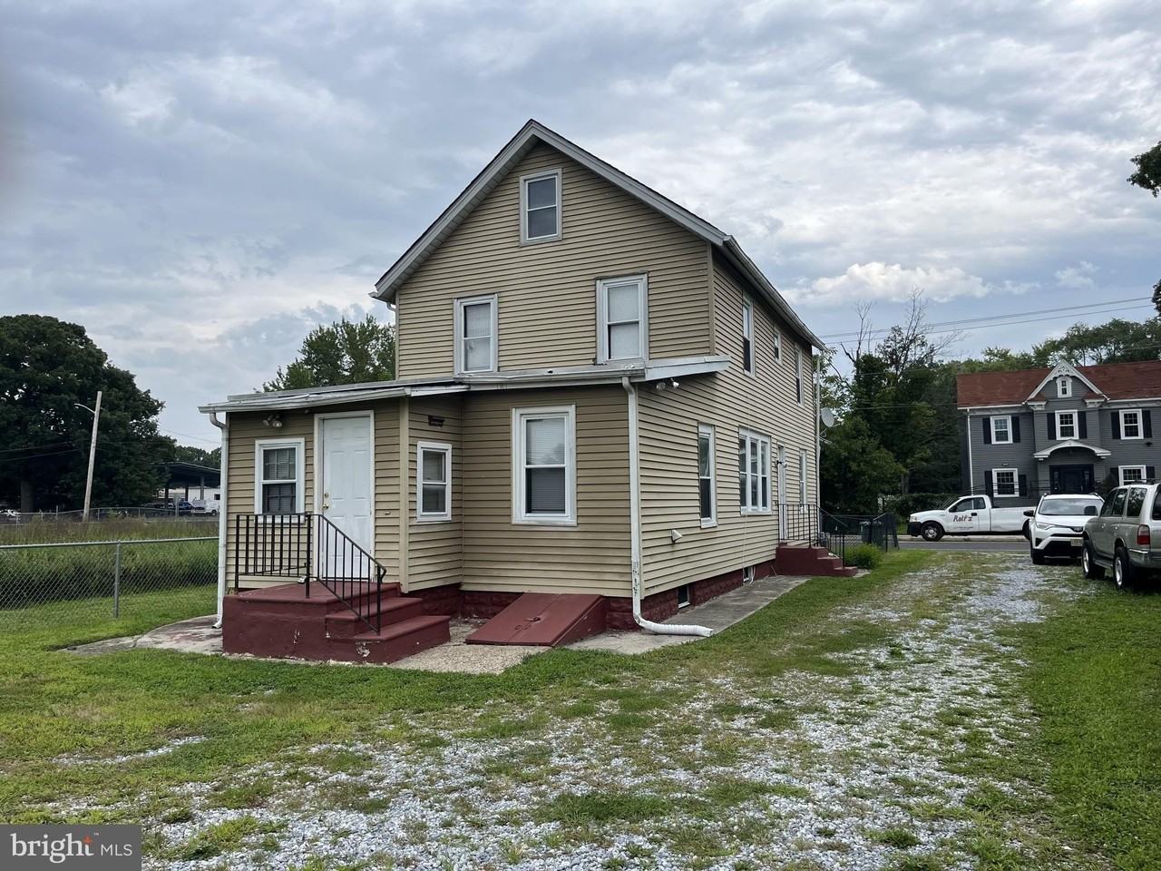 207 S Main St - Photo 2 of 9