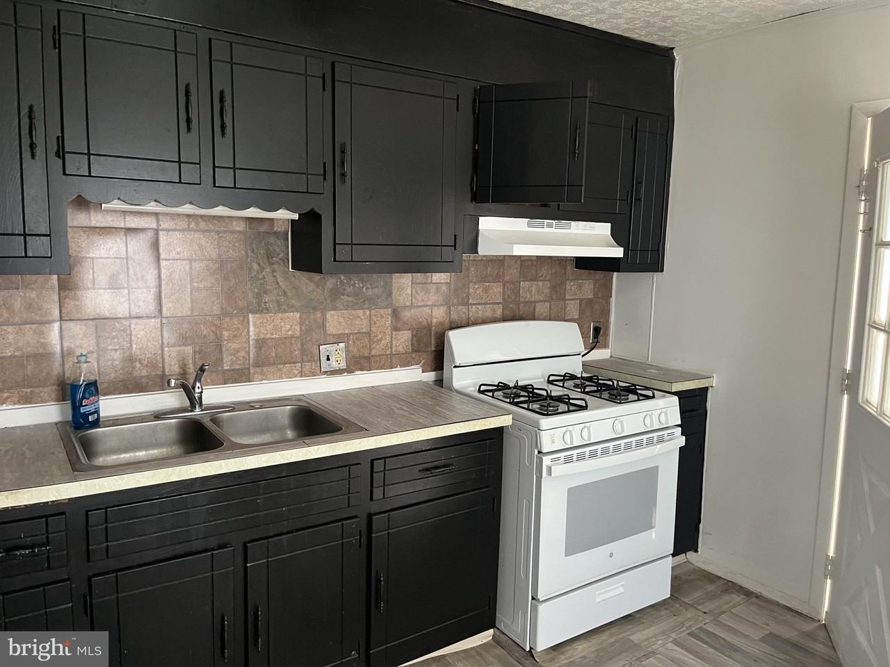 207 S Main St - Photo 3 of 9