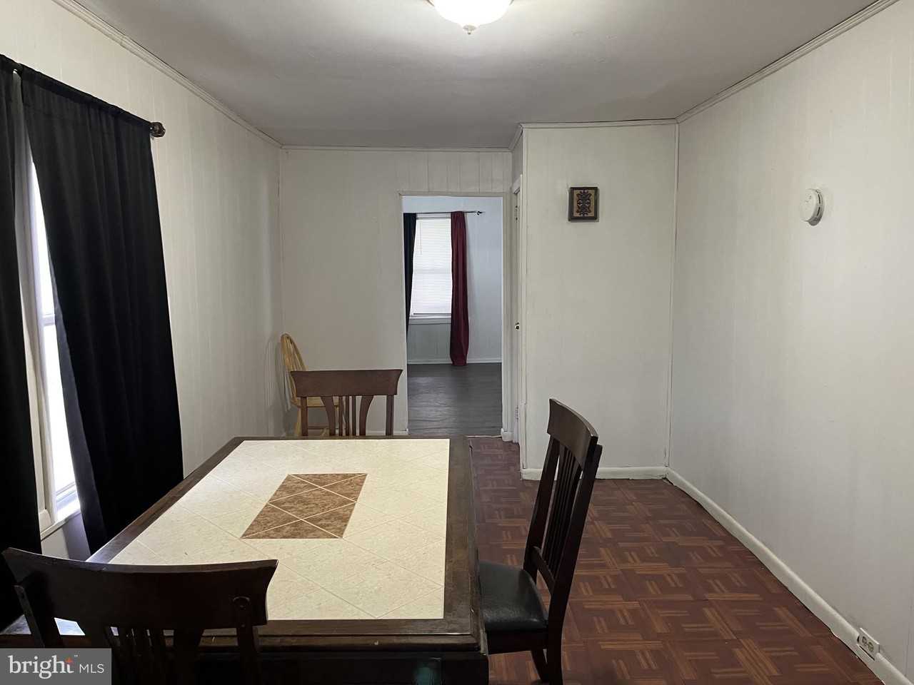 207 S Main St - Photo 5 of 9