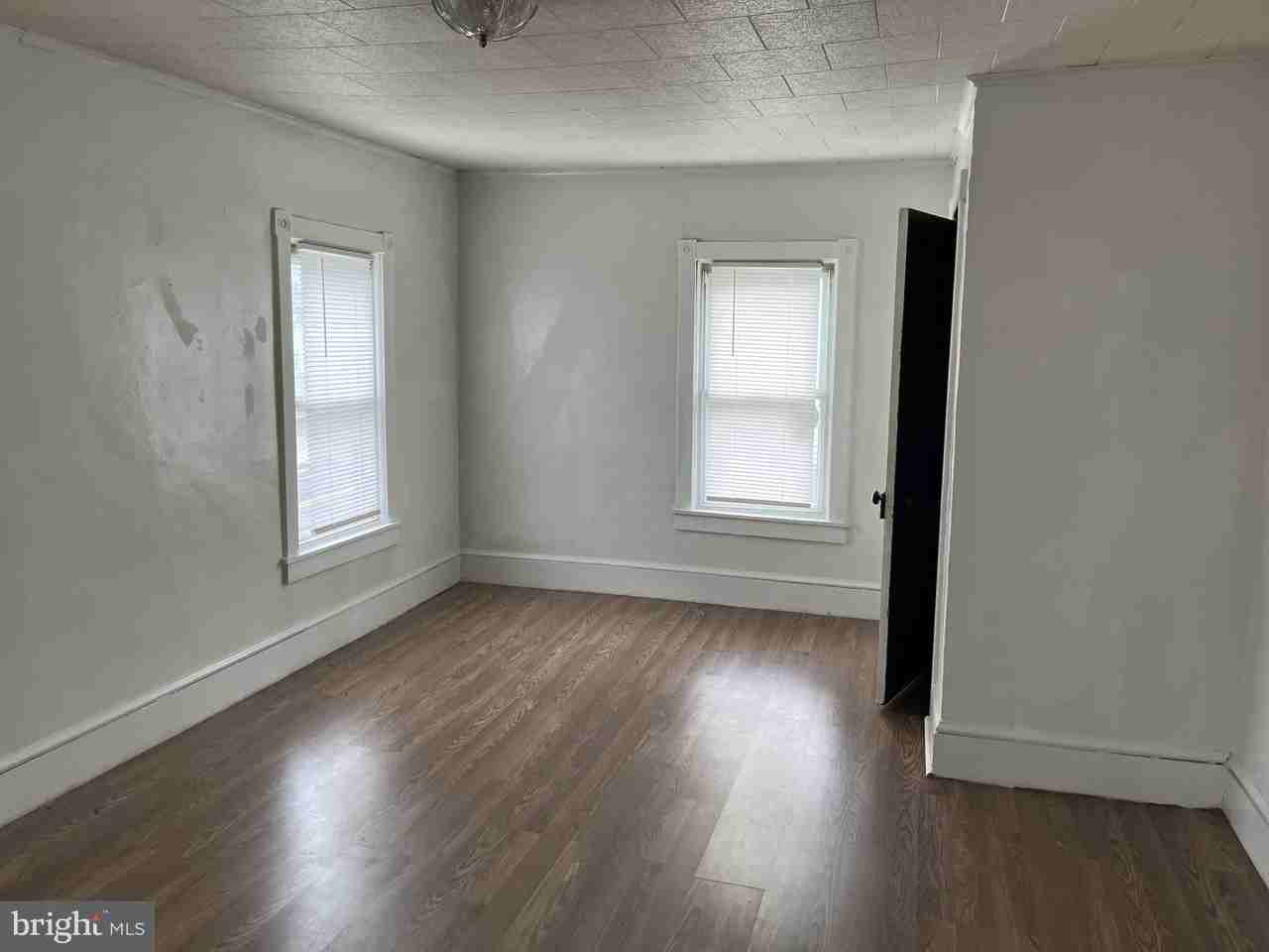 207 S Main St - Photo 6 of 9