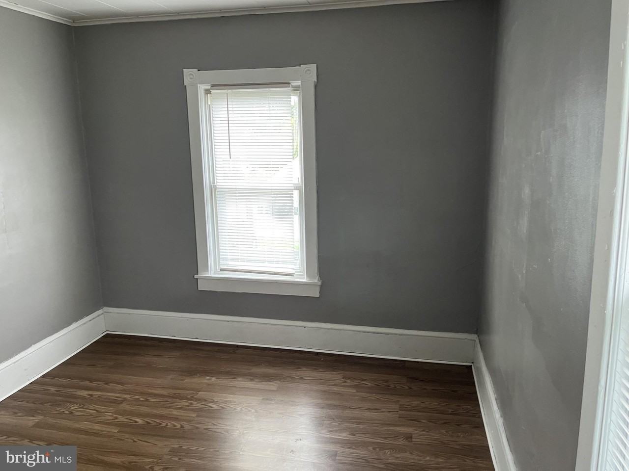 207 S Main St - Photo 7 of 9