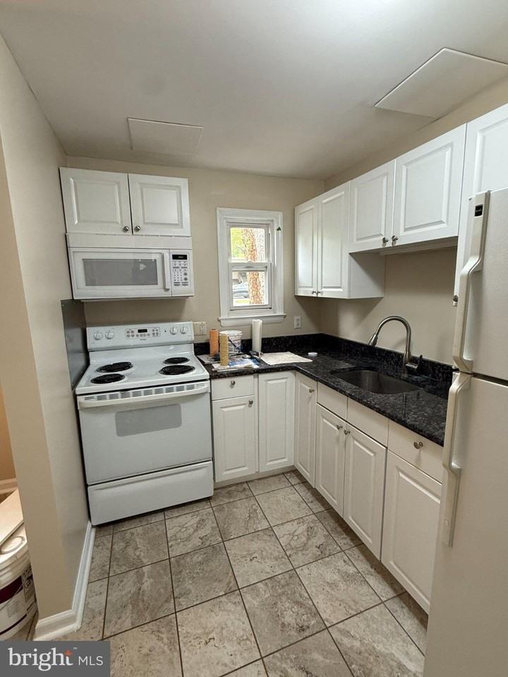 24 George St #3 - Photo 3 of 13