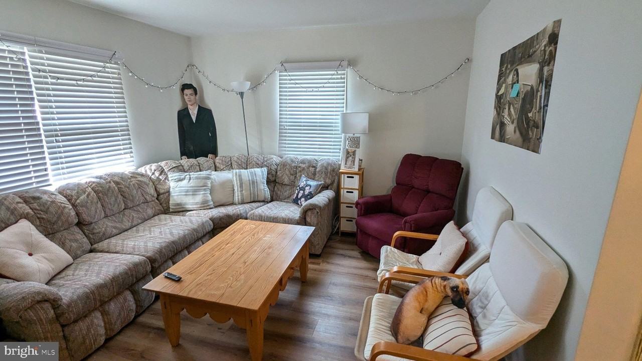 18 Steinway Ave - Photo 3 of 27