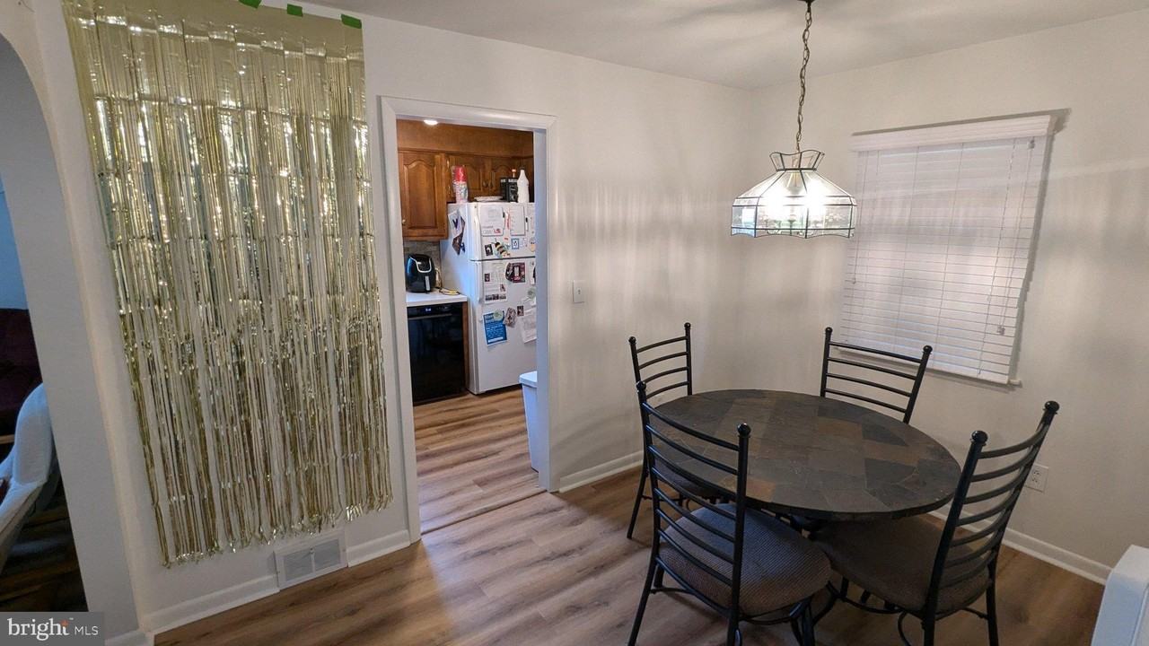 18 Steinway Ave - Photo 5 of 27