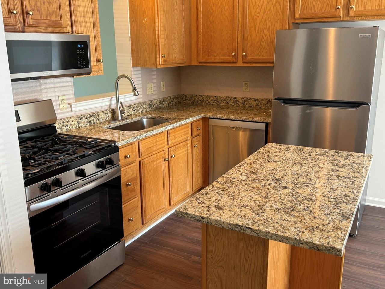 37 Queen Ave - Photo 3 of 16