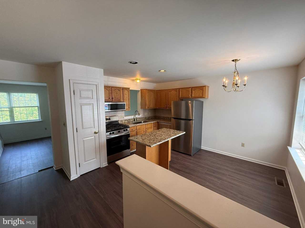 37 Queen Ave - Photo 5 of 16