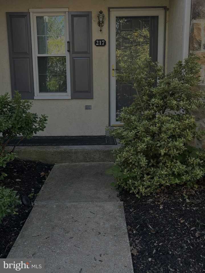 217 Valley Stream Ln - Photo 2 of 18
