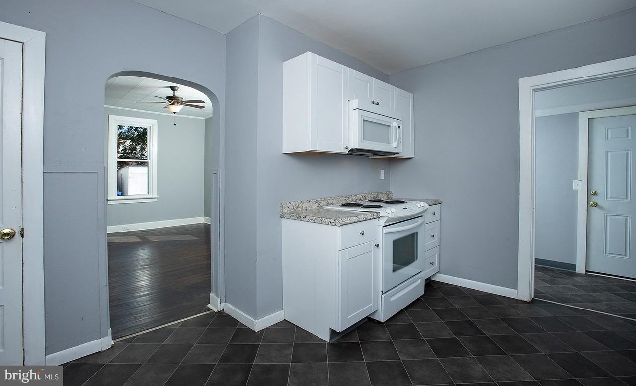 340 S Wood St - Photo 7 of 34