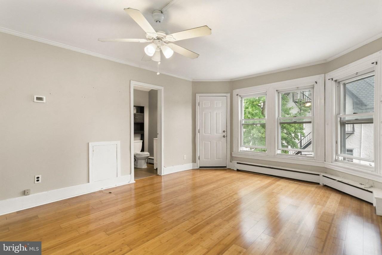 112 N Swarthmore Ave #5 - Photo 5 of 19