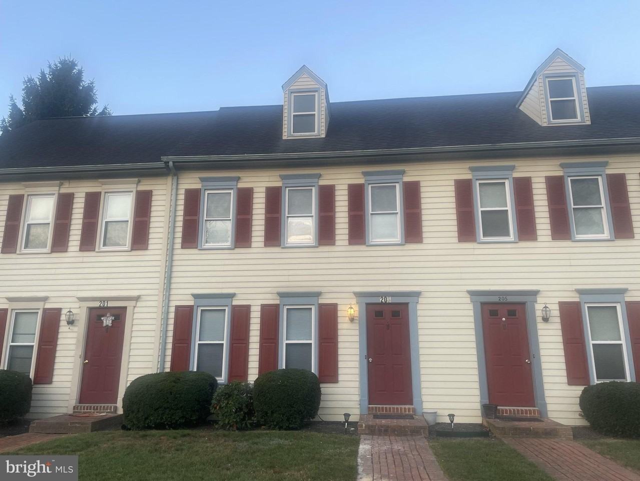 203 Cross Keys Dr - Photo 2 of 14