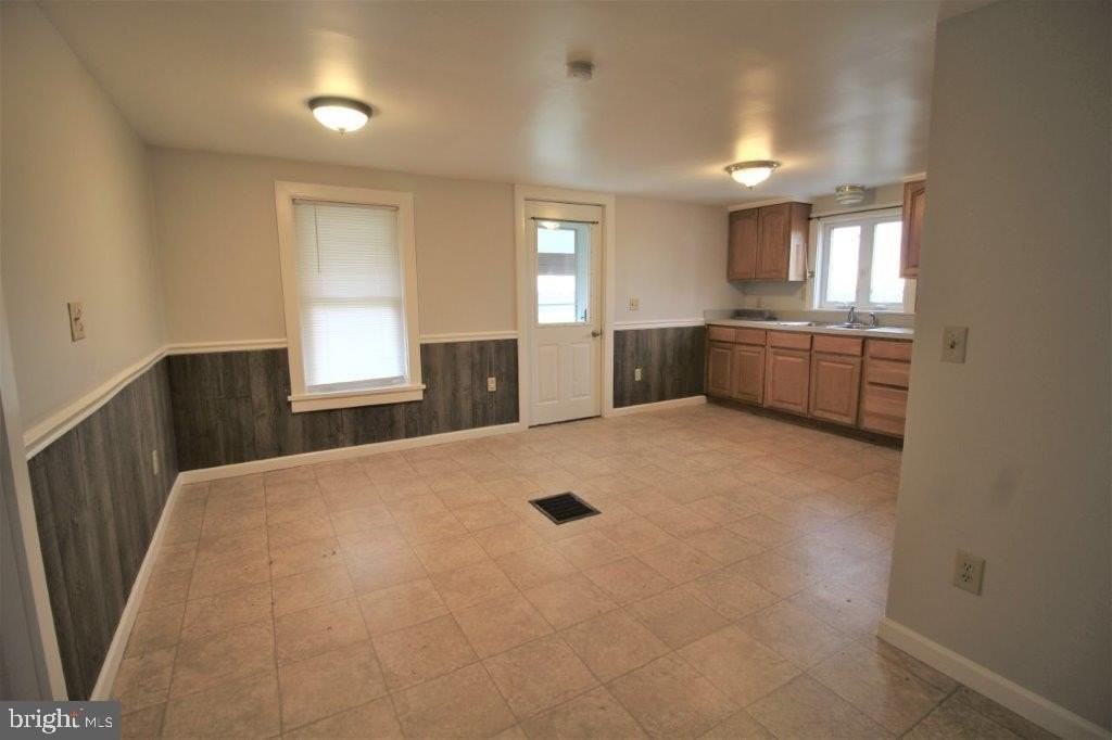 375 Mount Pleasant Rd - Photo 2 of 11