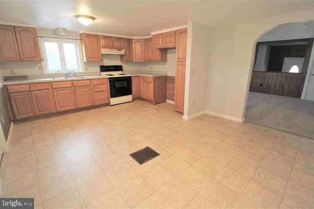 375 Mount Pleasant Rd - Photo 3 of 11