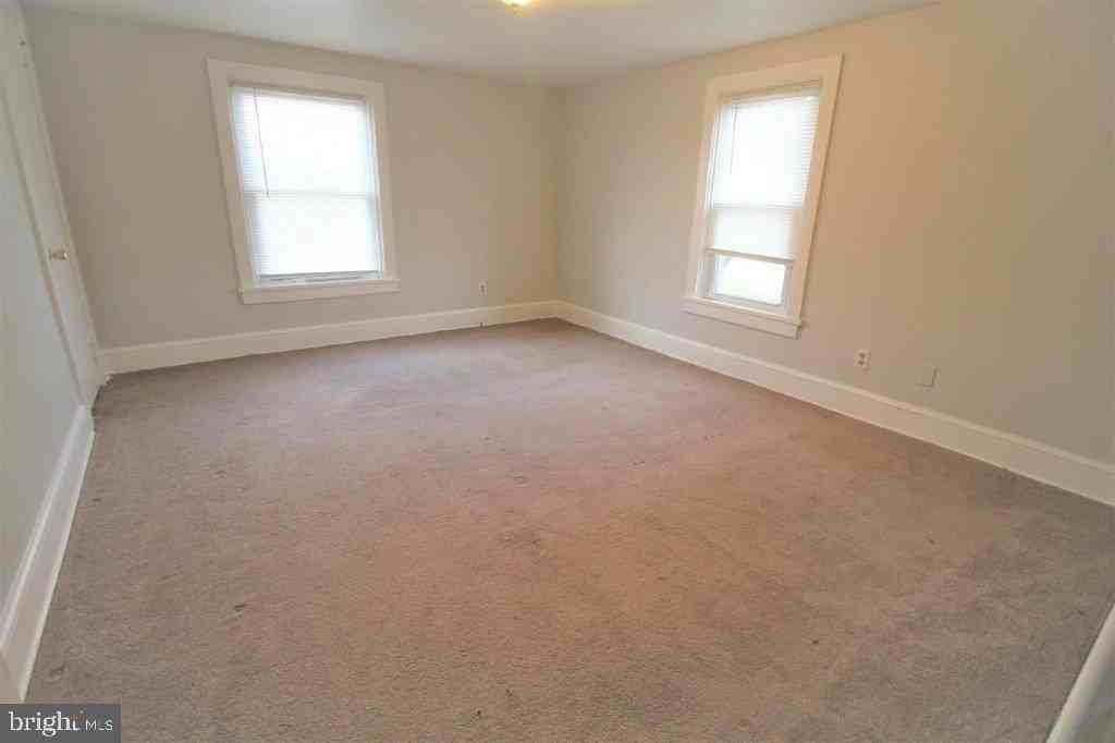 375 Mount Pleasant Rd - Photo 7 of 11