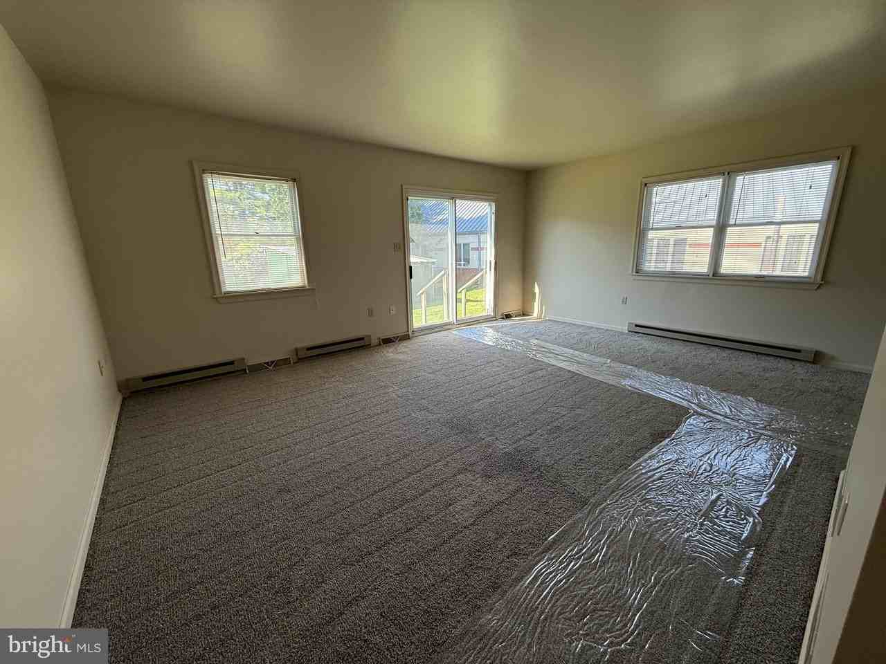 354 E Main St - Photo 4 of 24