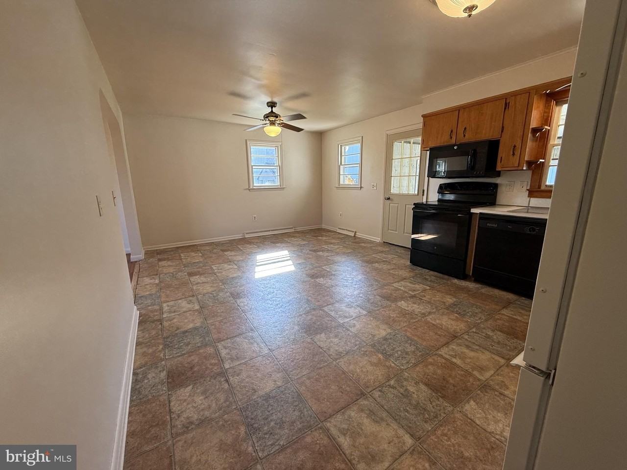 354 E Main St - Photo 7 of 24